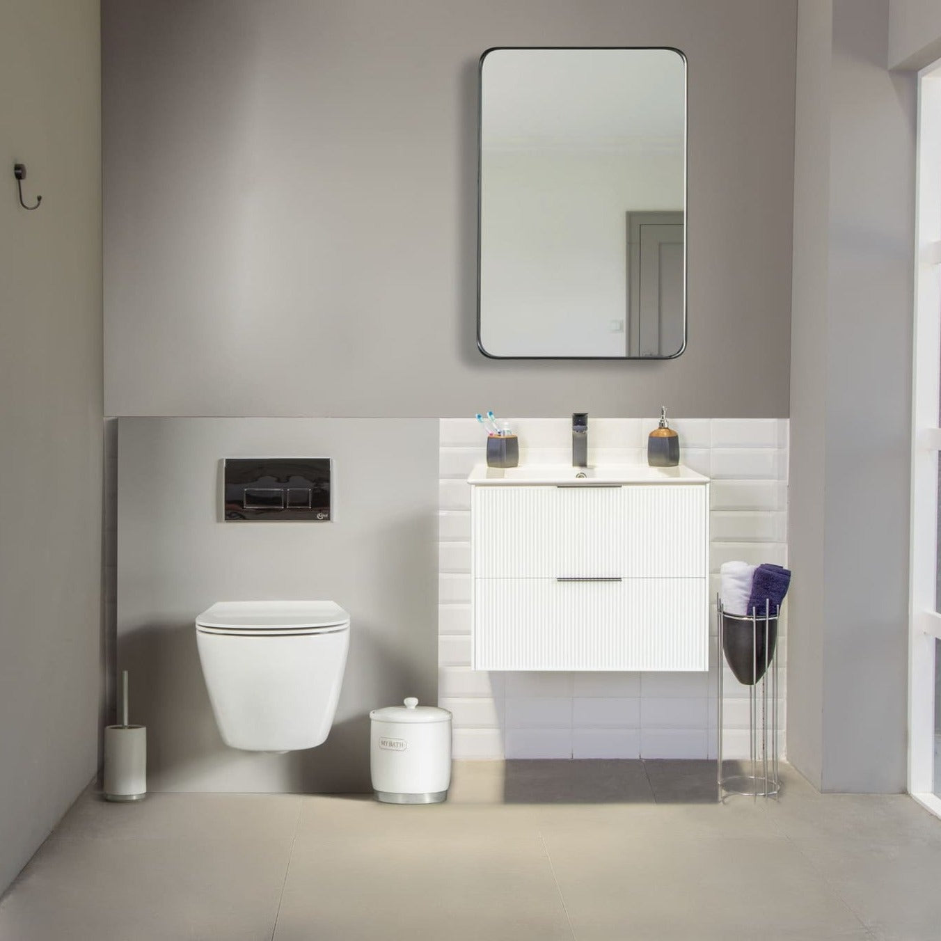 Sorrento Bathroom Vanity Homelero 24" #size_24" #color_white #hardware_black