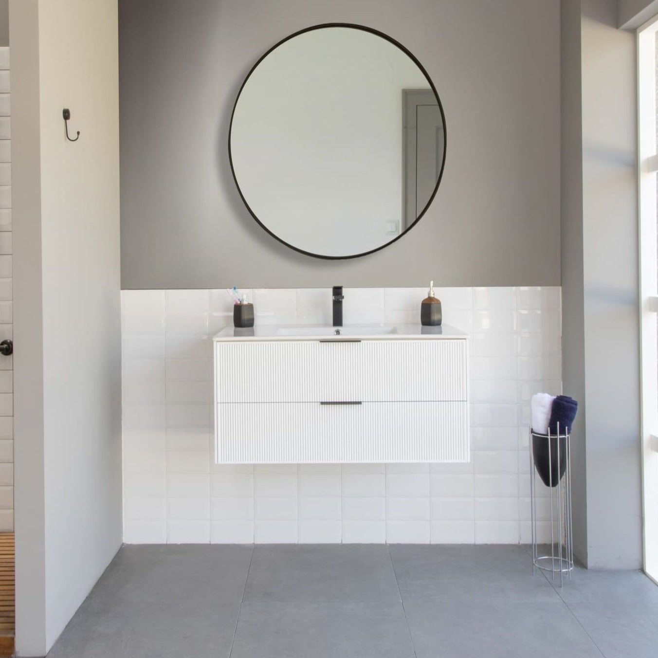 Sorrento Bathroom Vanity Homelero 36" #size_36" #color_white #hardware_black